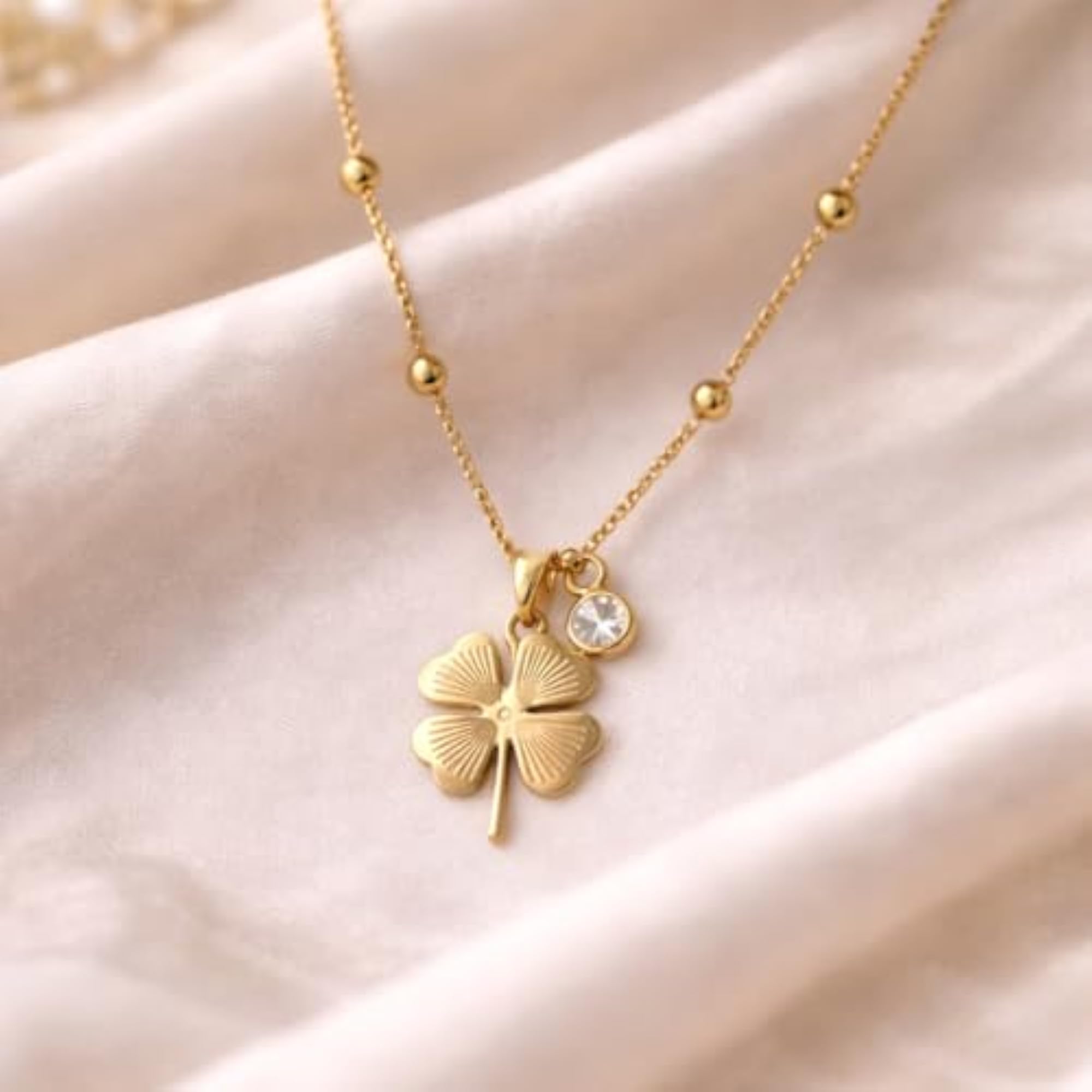 Tone Clover Pendant Necklace with Beaded Alloy Chain